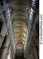 notre-amiens-france-dame-intérieur-picardy-cathédrale-photographie-de-stock_csp4804419