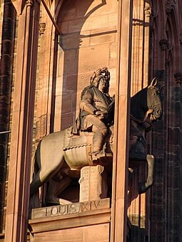 px Strasbourg cathedrale Notre Dame statue de Louis XIV sculptee par Jean Baptiste Vallastre 