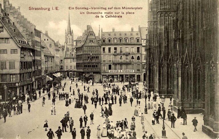 1-1914-Un-Dimanche-matin-sur-la-place-de-la-Cathédrale