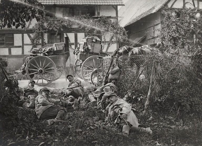 1-French-soldiers-at-rest-somewhere-in-the-Alsace-region-19141915.